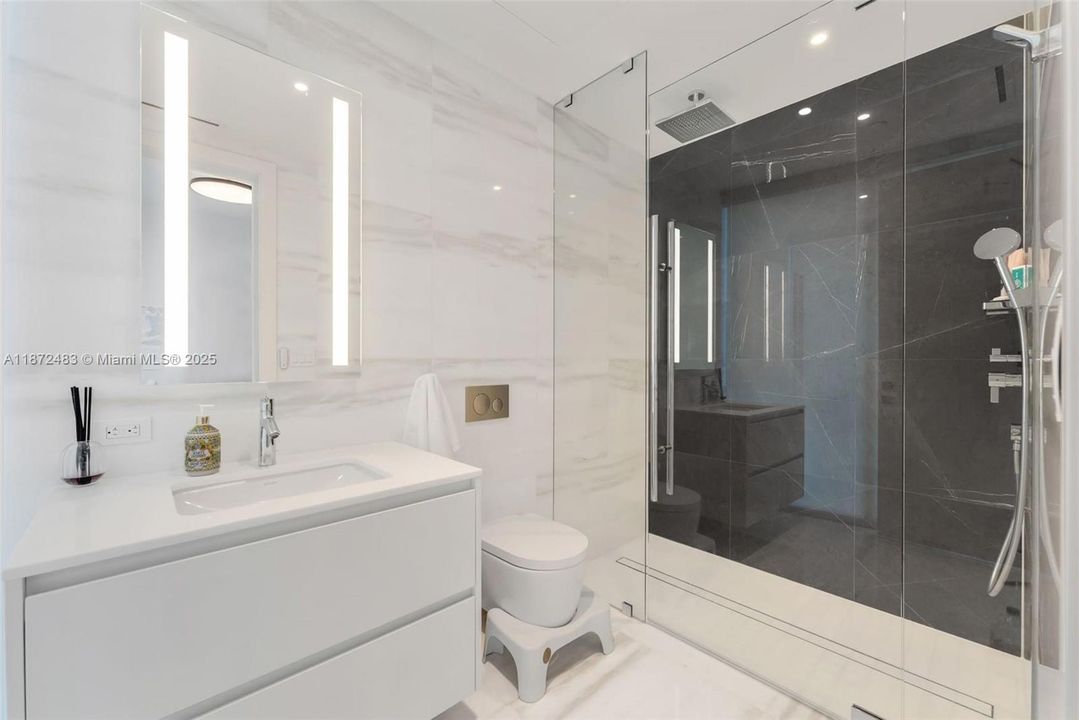 For Rent: $35,000 (4 beds, 5 baths, 3214 Square Feet)