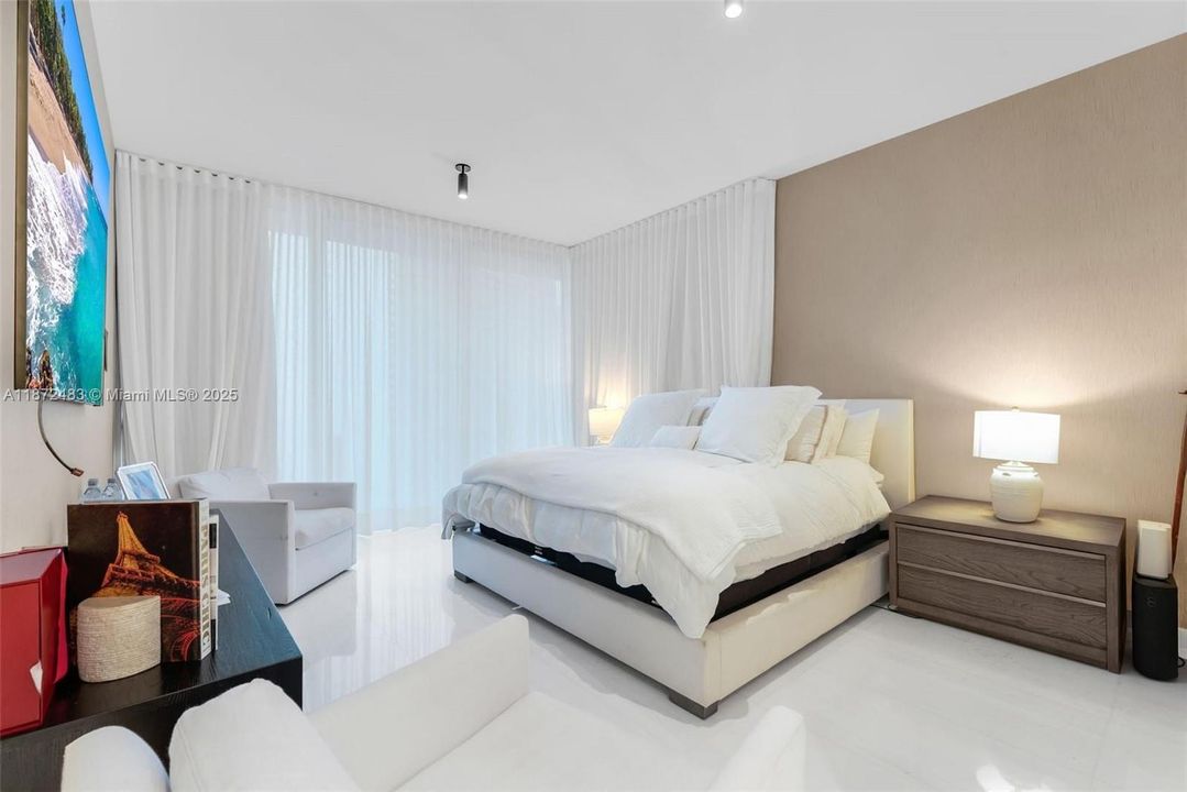 For Rent: $35,000 (4 beds, 5 baths, 3214 Square Feet)