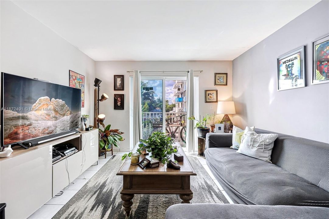 For Sale: $339,000 (2 beds, 2 baths, 1040 Square Feet)
