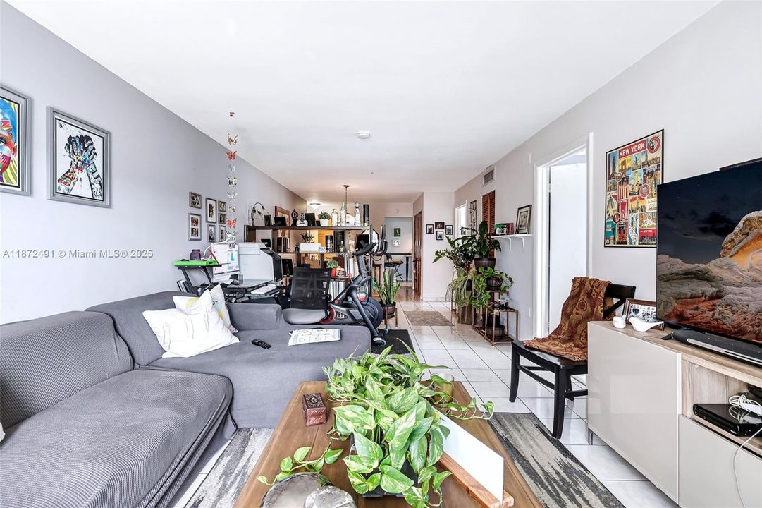 For Sale: $339,000 (2 beds, 2 baths, 1040 Square Feet)
