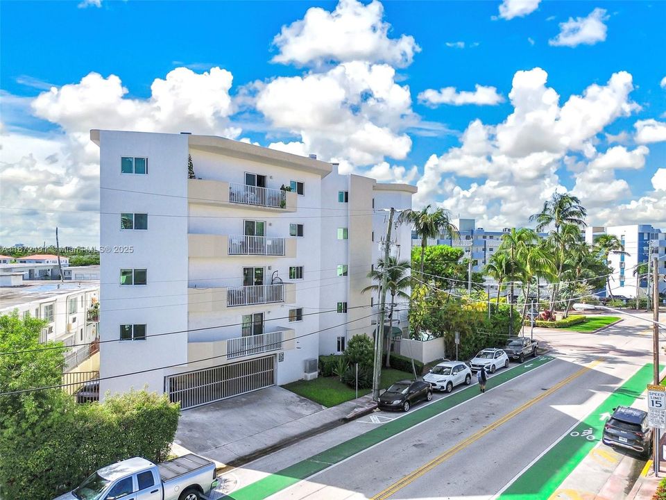 For Sale: $339,000 (2 beds, 2 baths, 1040 Square Feet)