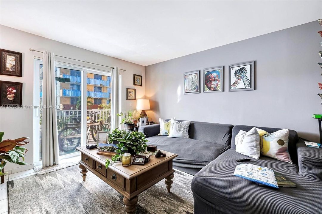 For Sale: $339,000 (2 beds, 2 baths, 1040 Square Feet)