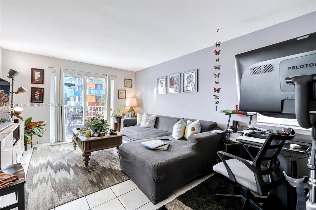 For Sale: $339,000 (2 beds, 2 baths, 1040 Square Feet)