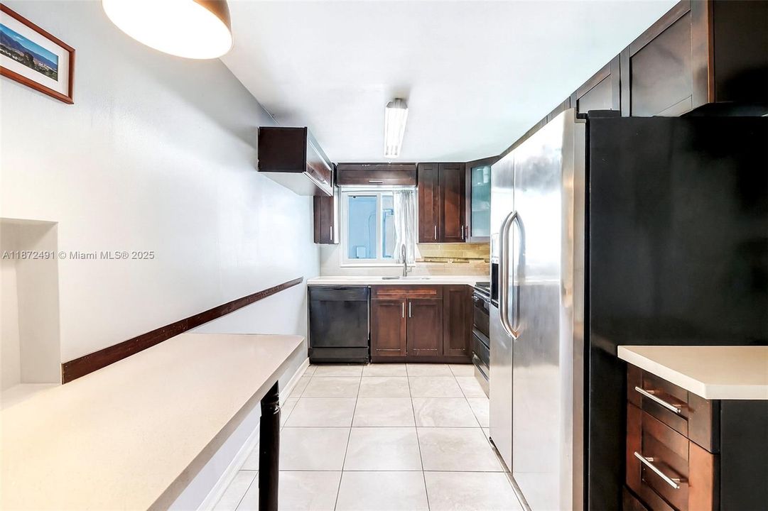 For Sale: $339,000 (2 beds, 2 baths, 1040 Square Feet)