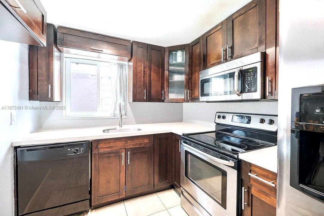 For Sale: $339,000 (2 beds, 2 baths, 1040 Square Feet)