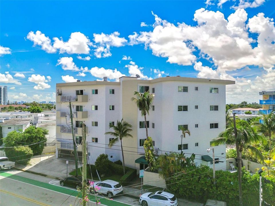 For Sale: $339,000 (2 beds, 2 baths, 1040 Square Feet)
