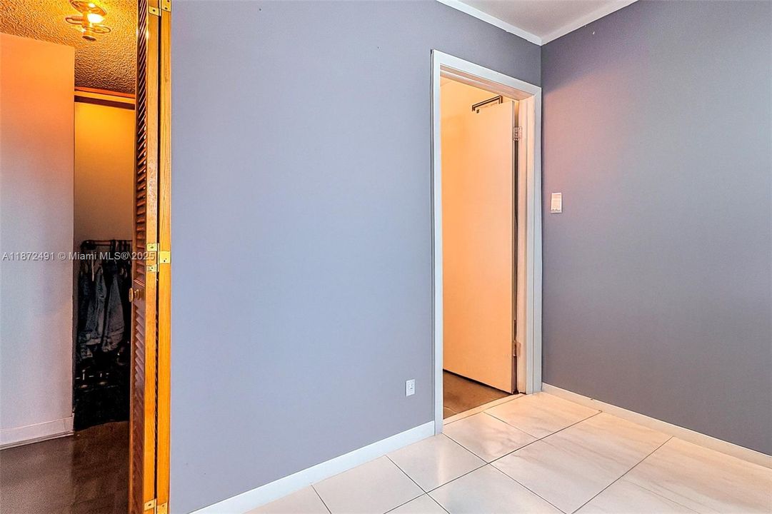 For Sale: $339,000 (2 beds, 2 baths, 1040 Square Feet)