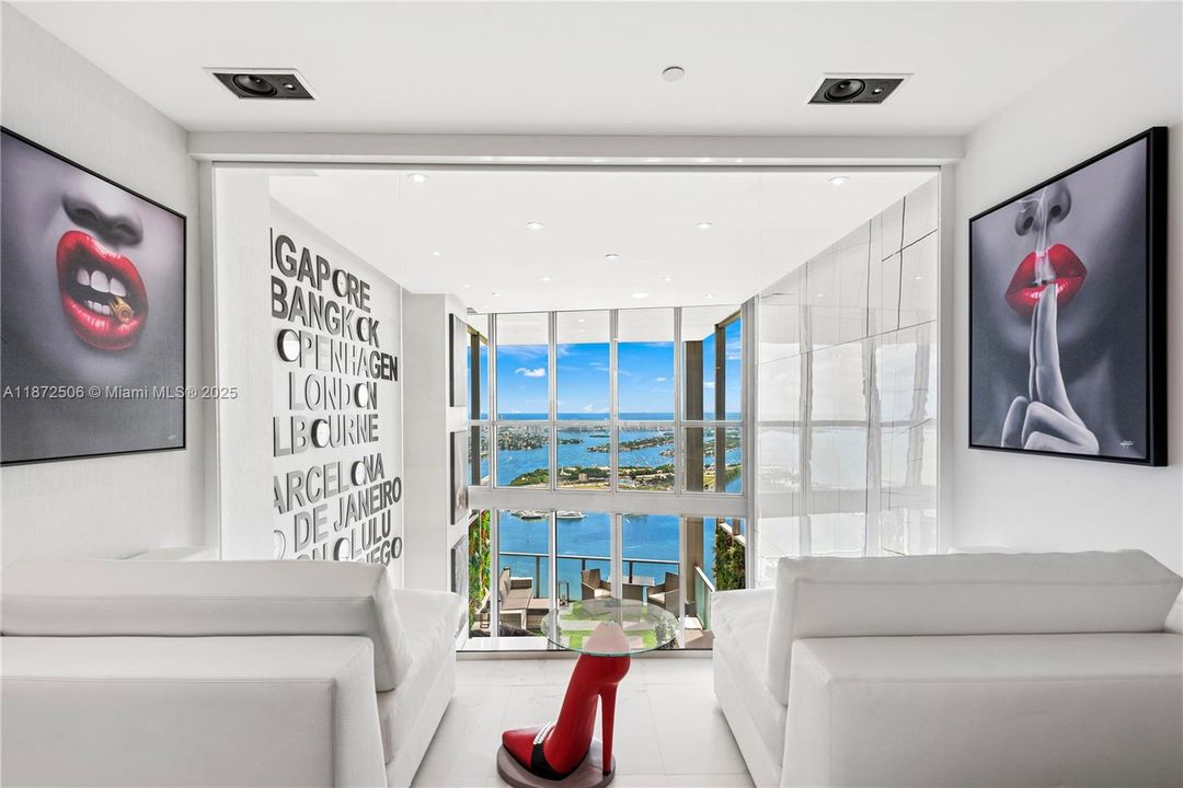 Recientemente alquilado: $9,750 (2 camas, 2 baños, 1675 Pies cuadrados)