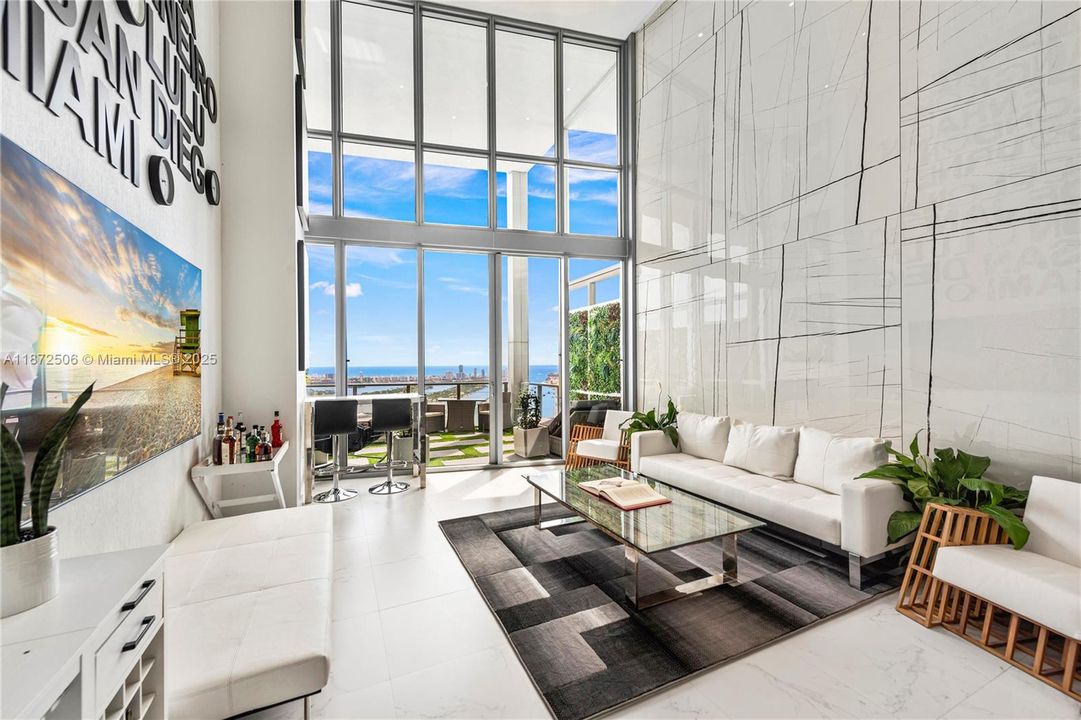 Recientemente alquilado: $9,750 (2 camas, 2 baños, 1675 Pies cuadrados)