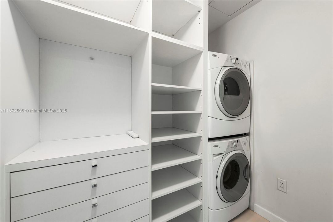 Recientemente alquilado: $9,750 (2 camas, 2 baños, 1675 Pies cuadrados)