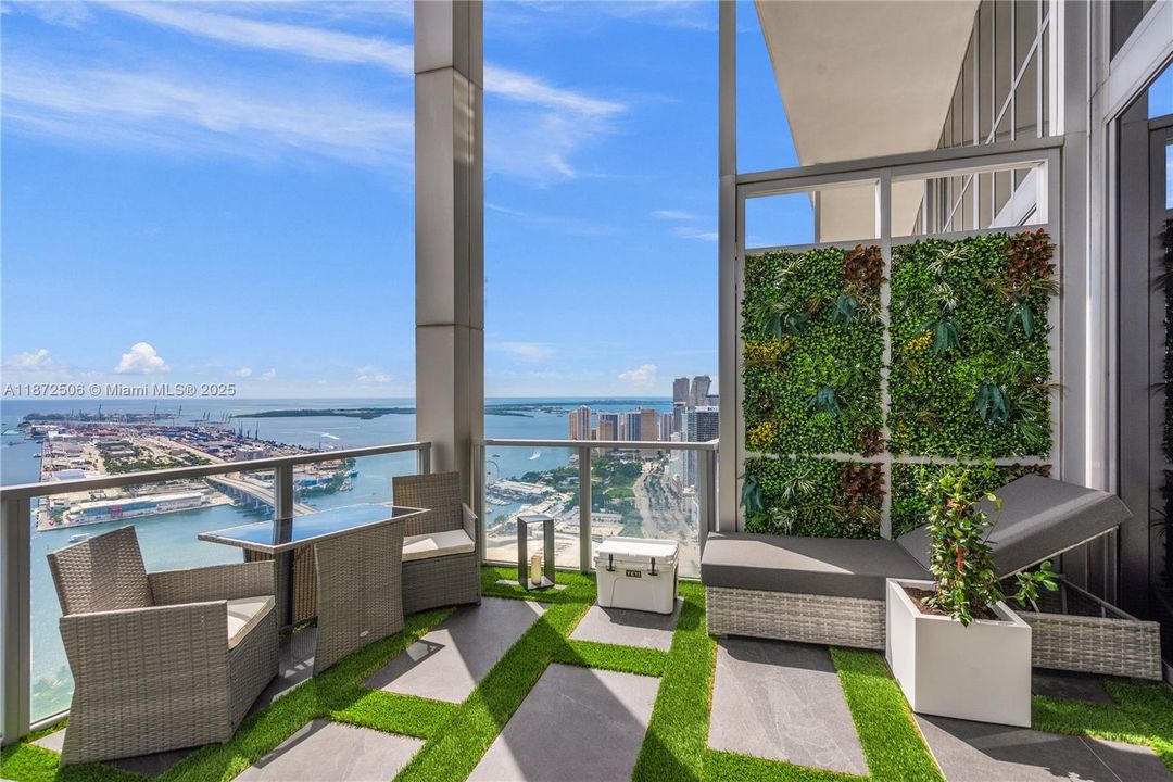 Recientemente alquilado: $9,750 (2 camas, 2 baños, 1675 Pies cuadrados)