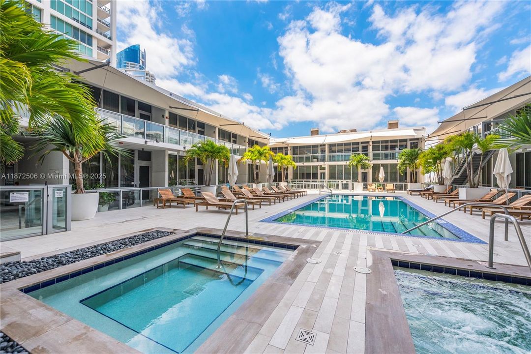 Recientemente alquilado: $9,750 (2 camas, 2 baños, 1675 Pies cuadrados)