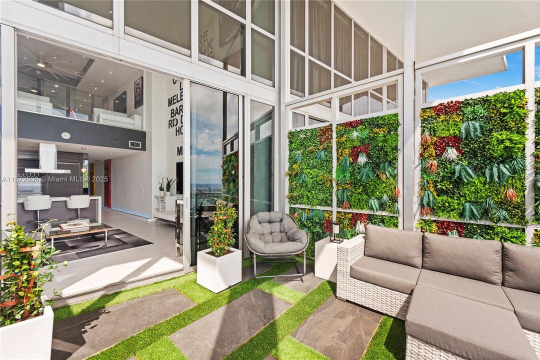 Recientemente alquilado: $9,750 (2 camas, 2 baños, 1675 Pies cuadrados)