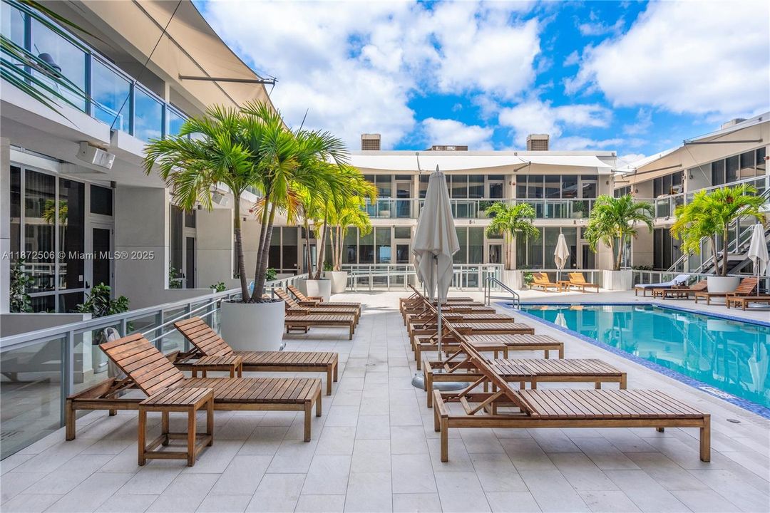 Recientemente alquilado: $9,750 (2 camas, 2 baños, 1675 Pies cuadrados)