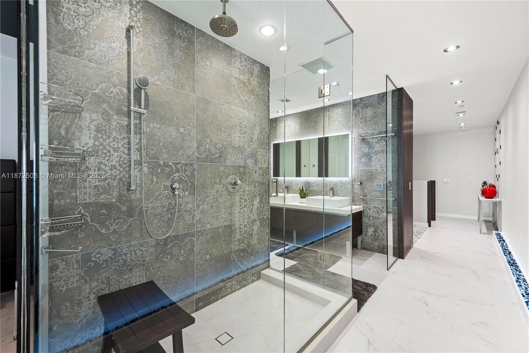 Recientemente alquilado: $9,750 (2 camas, 2 baños, 1675 Pies cuadrados)