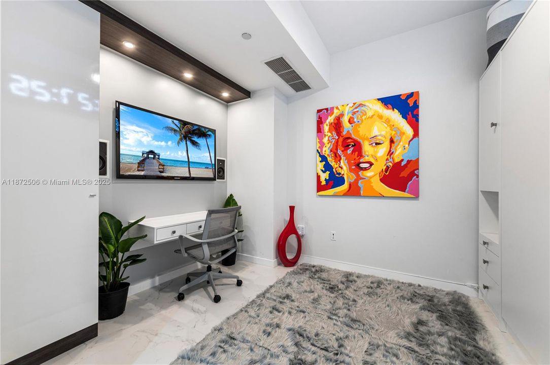 Recientemente alquilado: $9,750 (2 camas, 2 baños, 1675 Pies cuadrados)