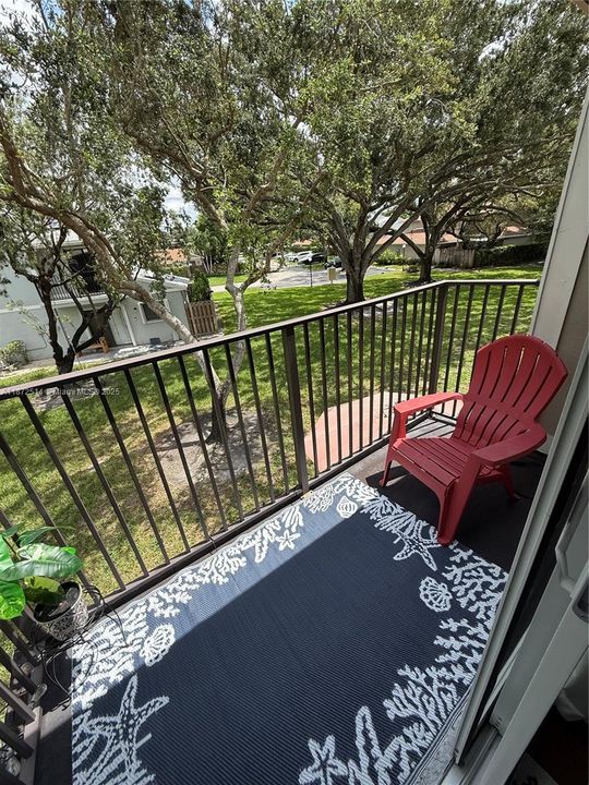 合同活跃: $380,000 (2 贝兹, 2 浴室, 1259 平方英尺)