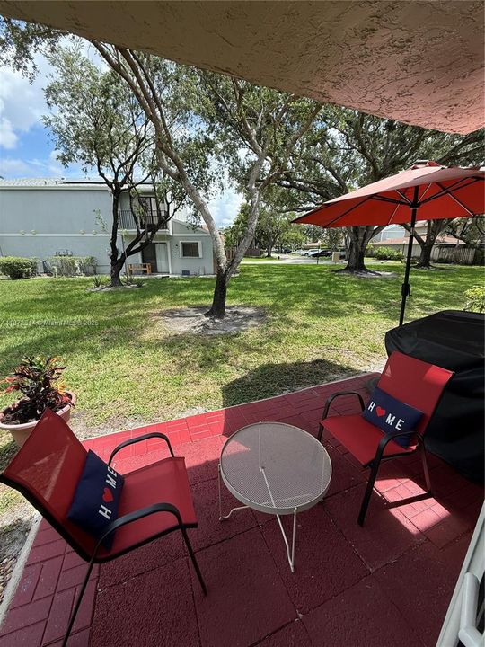 合同活跃: $380,000 (2 贝兹, 2 浴室, 1259 平方英尺)