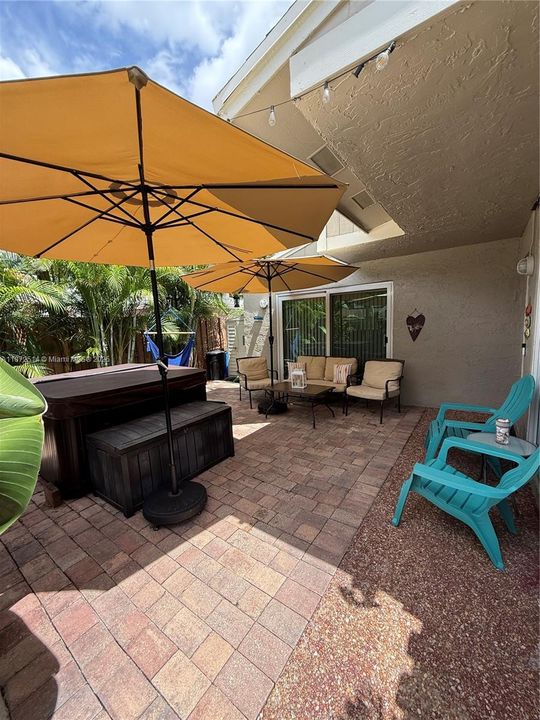 合同活跃: $380,000 (2 贝兹, 2 浴室, 1259 平方英尺)