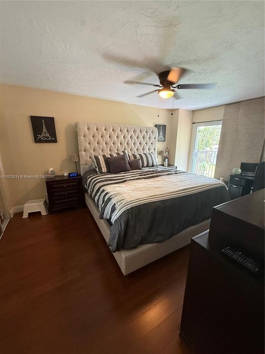 合同活跃: $380,000 (2 贝兹, 2 浴室, 1259 平方英尺)