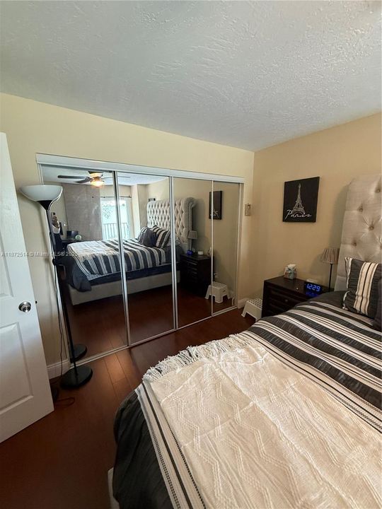 合同活跃: $380,000 (2 贝兹, 2 浴室, 1259 平方英尺)