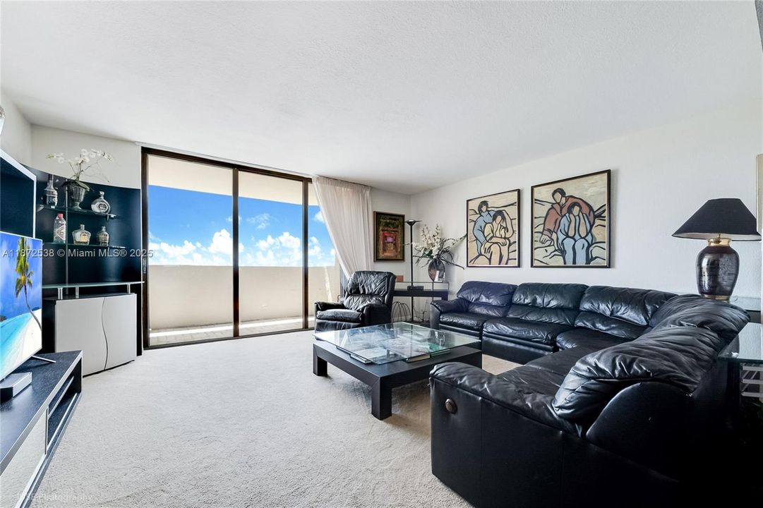 Vendido Recientemente: $695,000 (2 camas, 2 baños, 1423 Pies cuadrados)