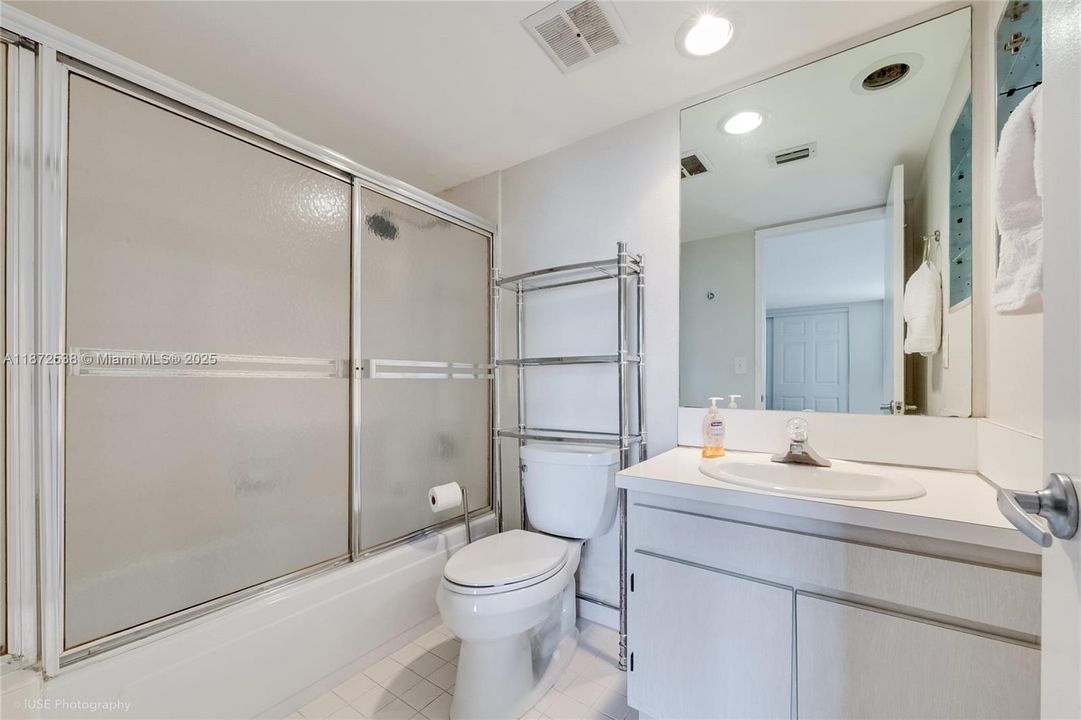 Vendido Recientemente: $695,000 (2 camas, 2 baños, 1423 Pies cuadrados)