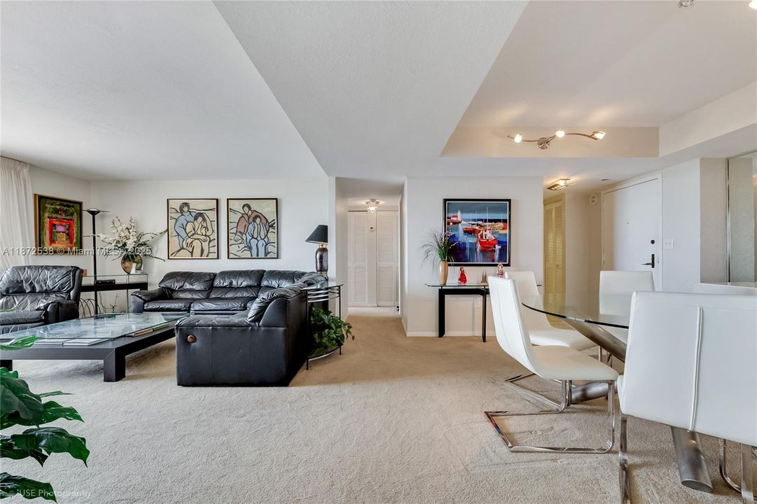 Vendido Recientemente: $695,000 (2 camas, 2 baños, 1423 Pies cuadrados)