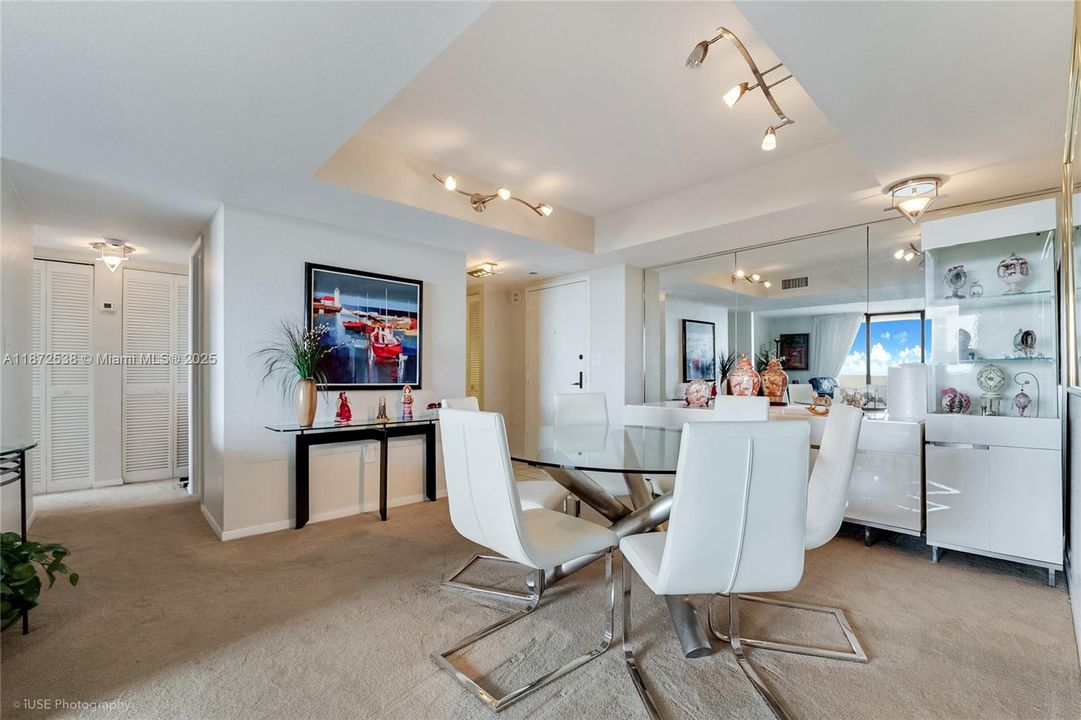 Vendido Recientemente: $695,000 (2 camas, 2 baños, 1423 Pies cuadrados)