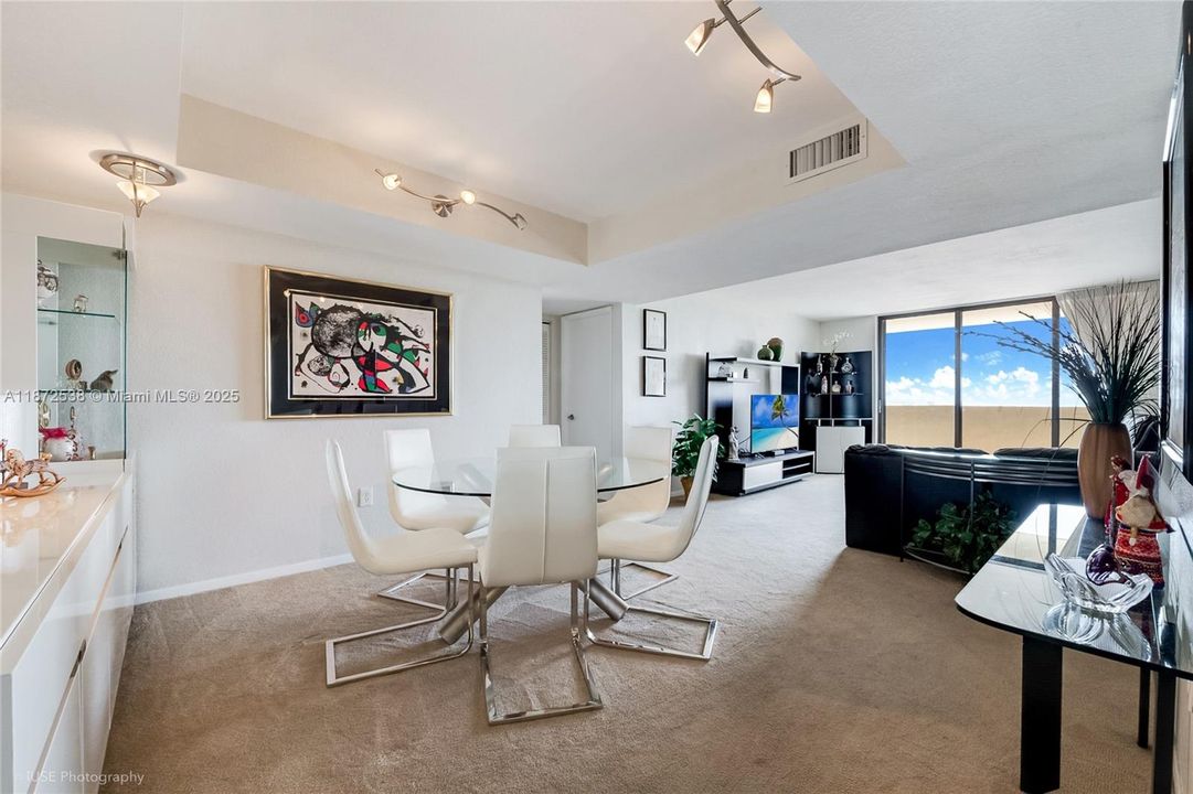 Vendido Recientemente: $695,000 (2 camas, 2 baños, 1423 Pies cuadrados)