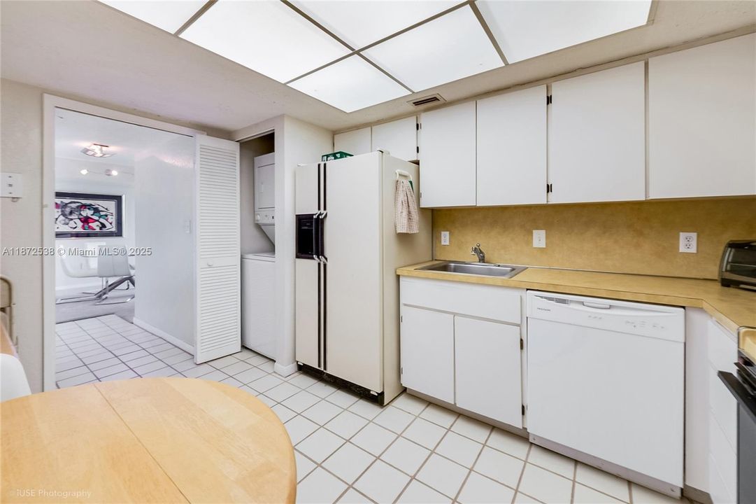 Vendido Recientemente: $695,000 (2 camas, 2 baños, 1423 Pies cuadrados)