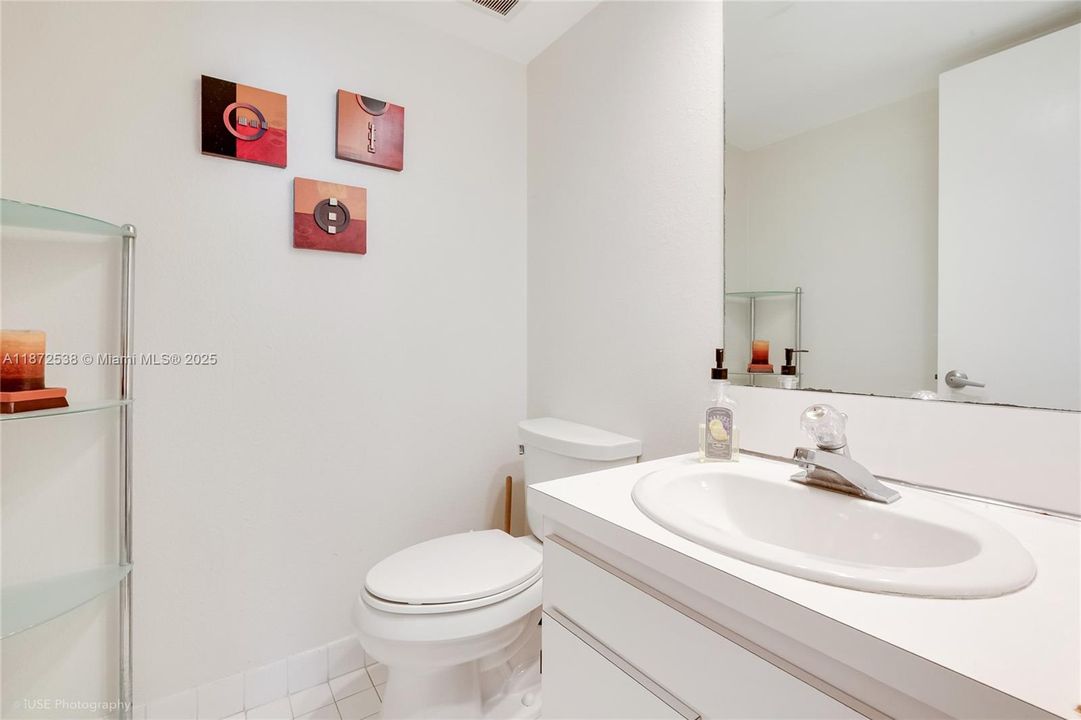 Vendido Recientemente: $695,000 (2 camas, 2 baños, 1423 Pies cuadrados)