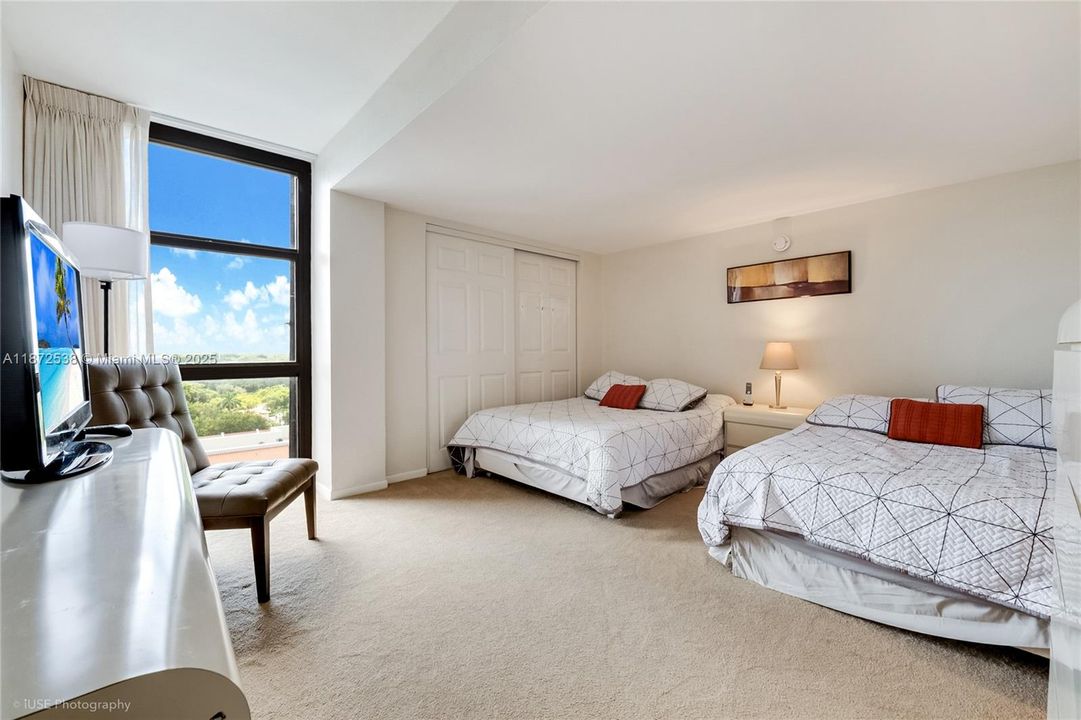 Vendido Recientemente: $695,000 (2 camas, 2 baños, 1423 Pies cuadrados)