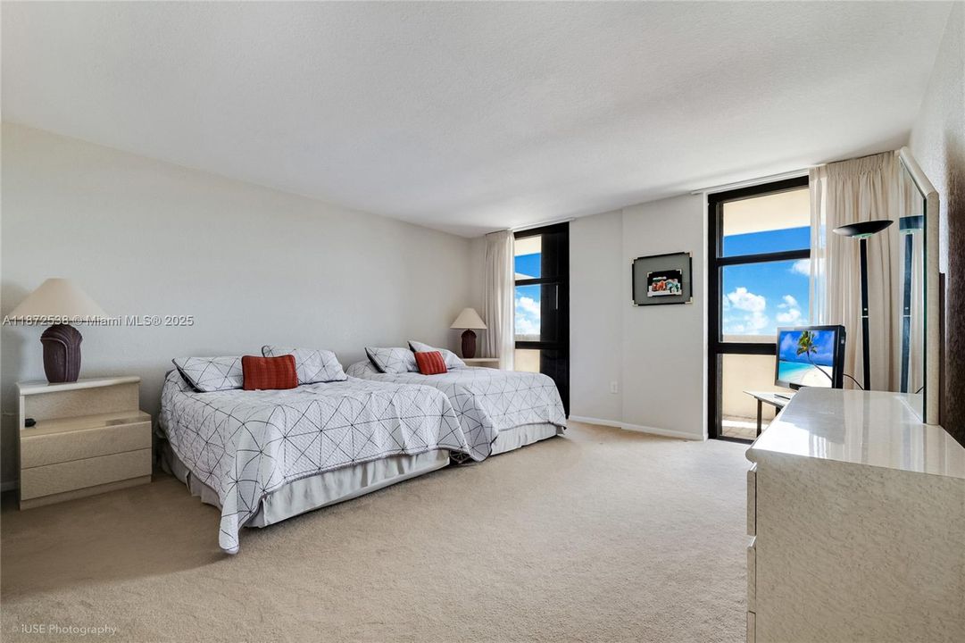 Vendido Recientemente: $695,000 (2 camas, 2 baños, 1423 Pies cuadrados)