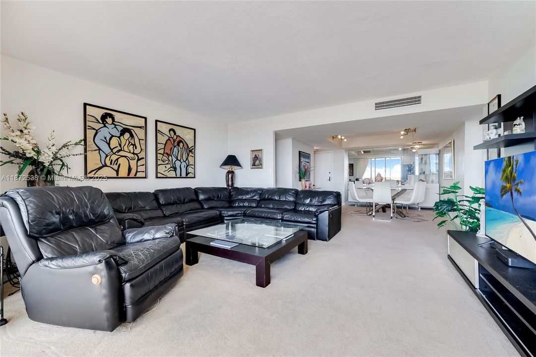 Vendido Recientemente: $695,000 (2 camas, 2 baños, 1423 Pies cuadrados)