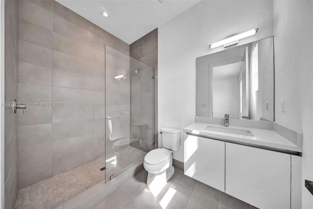 待售: $3,250,000 (5 贝兹, 6 浴室, 5368 平方英尺)