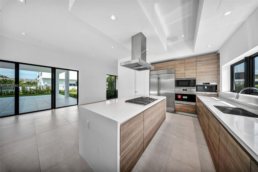 待售: $3,250,000 (5 贝兹, 6 浴室, 5368 平方英尺)