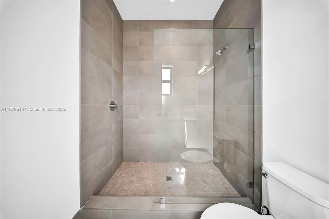 待售: $3,250,000 (5 贝兹, 6 浴室, 5368 平方英尺)