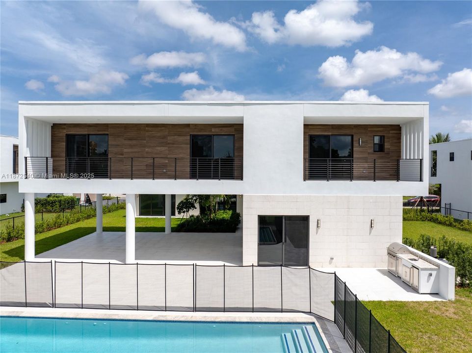 待售: $3,250,000 (5 贝兹, 6 浴室, 5368 平方英尺)