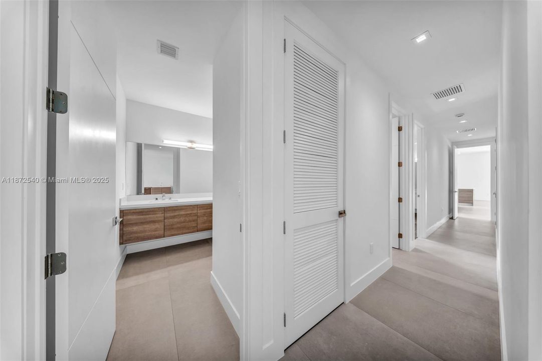 待售: $3,250,000 (5 贝兹, 6 浴室, 5368 平方英尺)