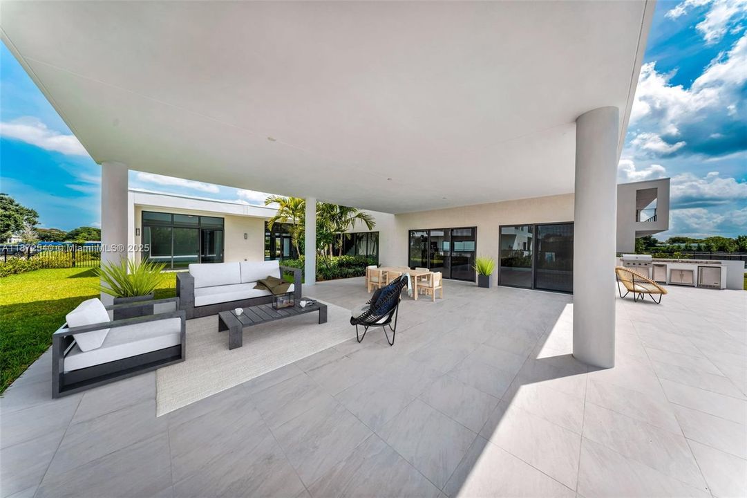 待售: $3,250,000 (5 贝兹, 6 浴室, 5368 平方英尺)