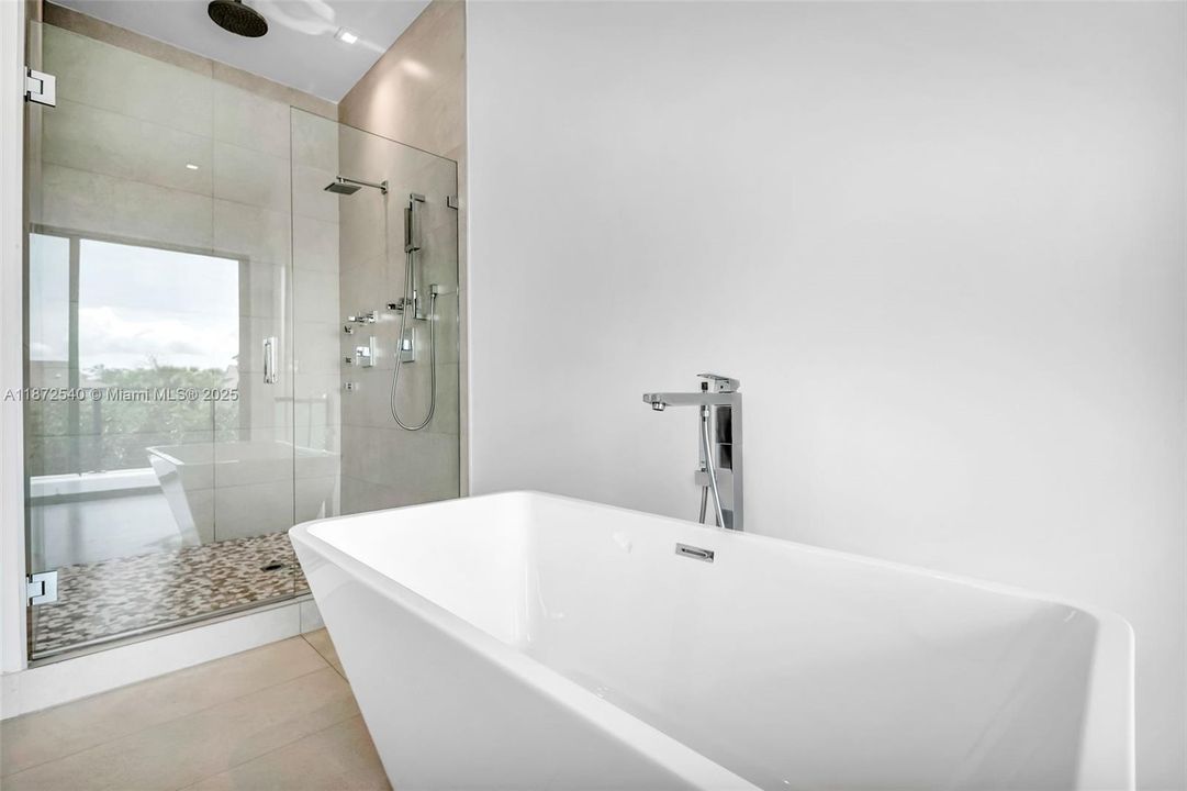 待售: $3,250,000 (5 贝兹, 6 浴室, 5368 平方英尺)