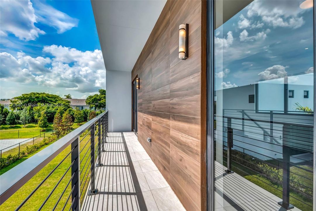 待售: $3,250,000 (5 贝兹, 6 浴室, 5368 平方英尺)