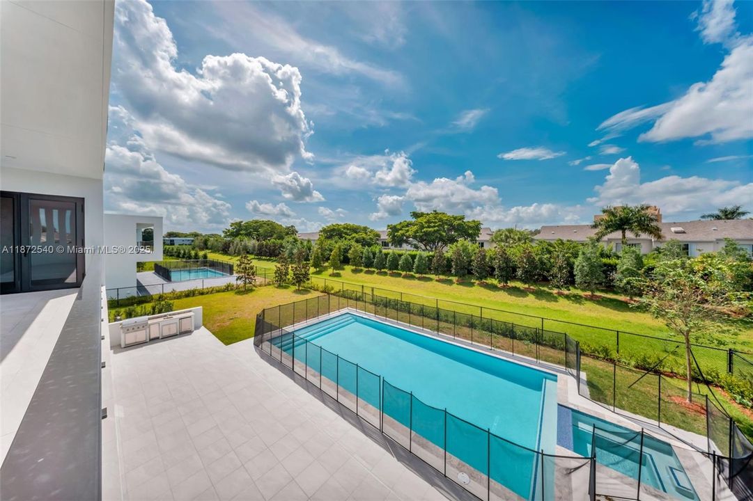 待售: $3,250,000 (5 贝兹, 6 浴室, 5368 平方英尺)