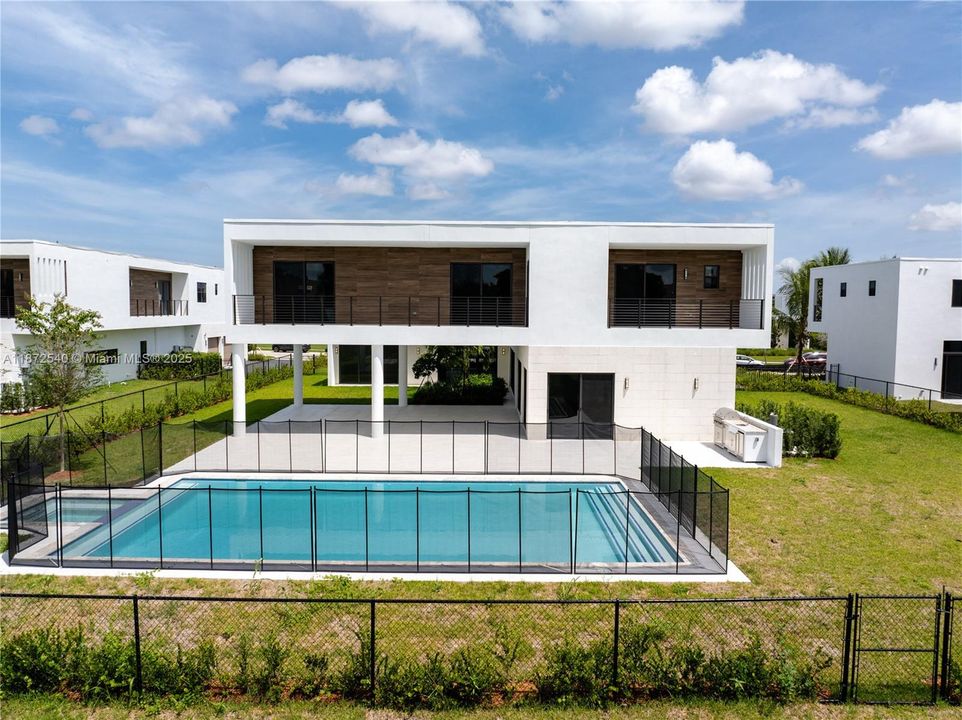 待售: $3,250,000 (5 贝兹, 6 浴室, 5368 平方英尺)