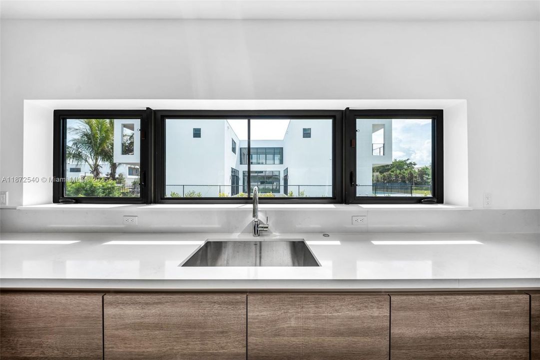 待售: $3,250,000 (5 贝兹, 6 浴室, 5368 平方英尺)