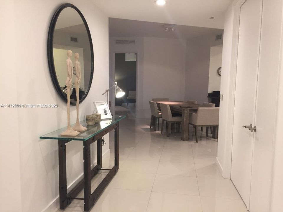 Activo con contrato: $9,500 (3 camas, 3 baños, 1935 Pies cuadrados)