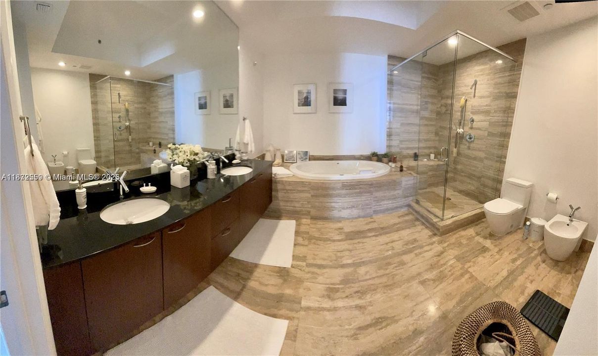 Activo con contrato: $9,500 (3 camas, 3 baños, 1935 Pies cuadrados)