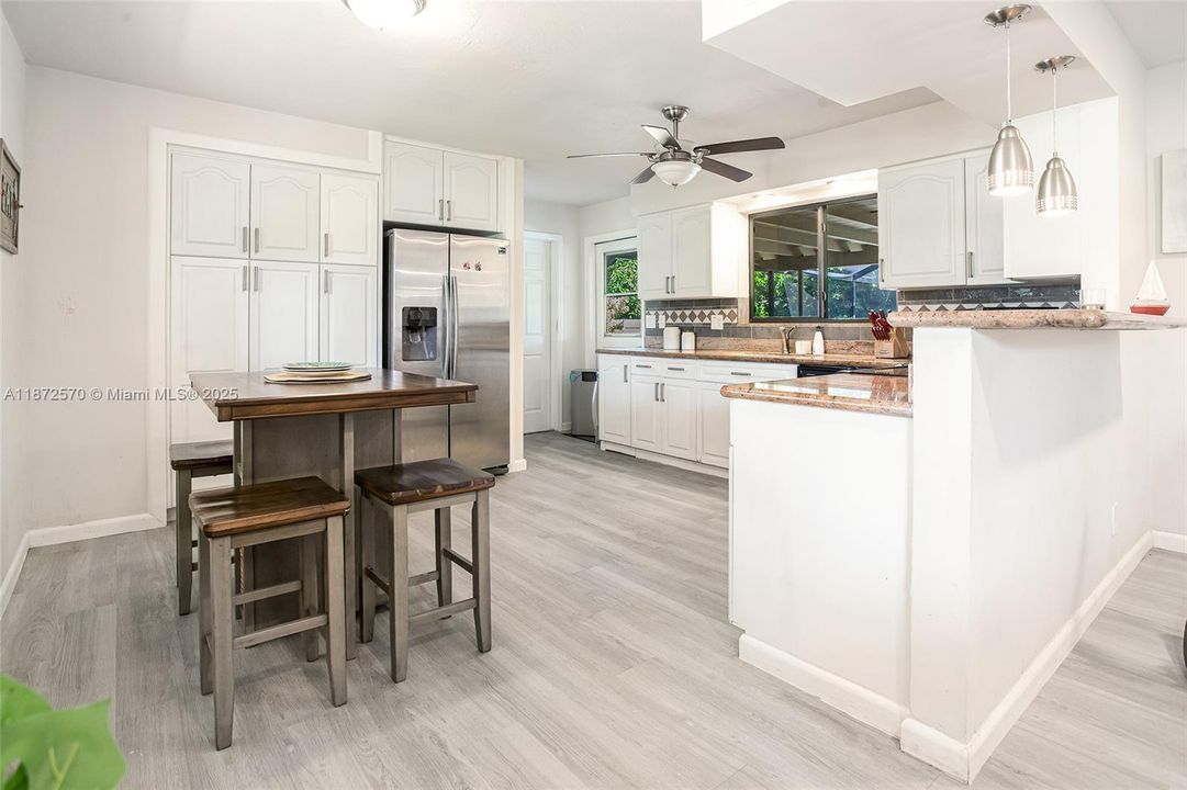 Active With Contract: $600,000 (3 beds, 2 baths, 1748 Square Feet)