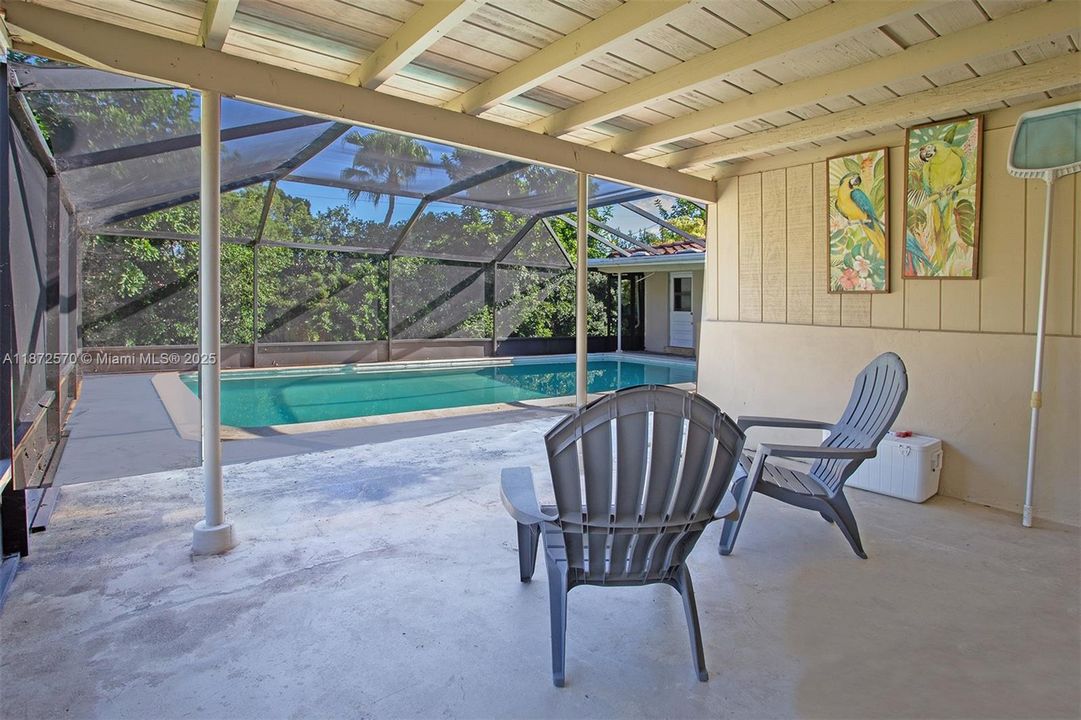 Active With Contract: $600,000 (3 beds, 2 baths, 1748 Square Feet)